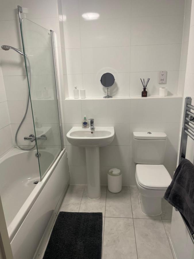 #0202 One Bedroom Serviced Apartment-Free Parking Derby Exteriér fotografie